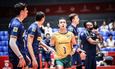 Seleção masculina sub-21 na derrota para a Bulgária — Foto: World Volleyball