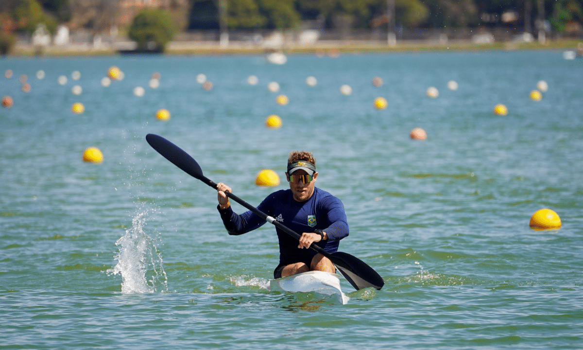 Brasileiro de Canoagem tem dobradinha do CRC e brilho da base