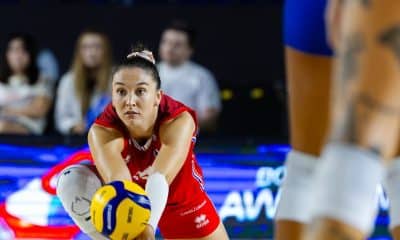 França, de Helena Cazaute, se classificou para as oitavas de final com a vitória sobre a Grécia (Volleyball World)
