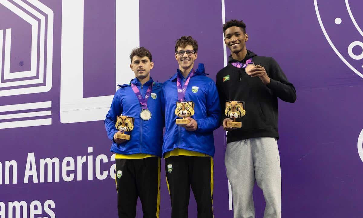 Pódio dos 200m borboleta de natação nos Jogos Pan-Americanos Júnior Assunção-2025, com Gustavo Saldo e Gabriel Moura
