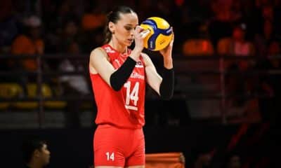 Turquia, da capitã Eda Erdem, ficou em primeiro lugar no Grupo E e vai enfrentar a Eslovênia nas oitavas de final do Mundial de vôlei feminino (Volleyball World)