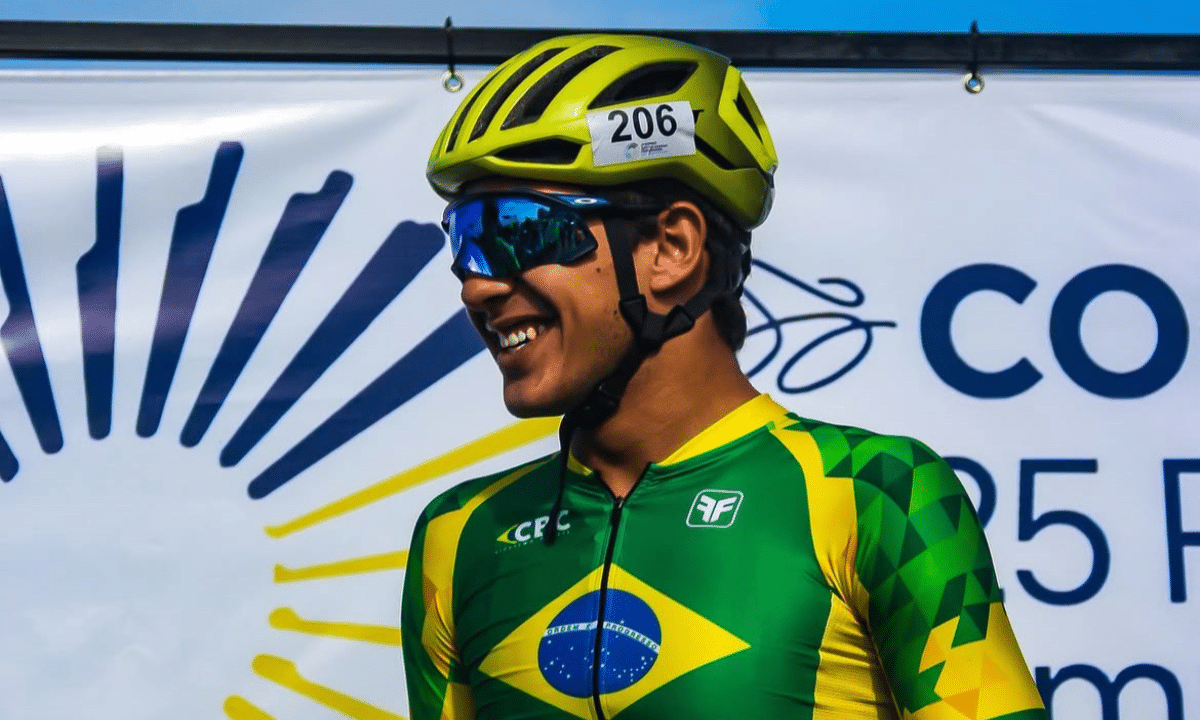 Luan Rodrigues representando o Brasil no ciclismo estrada