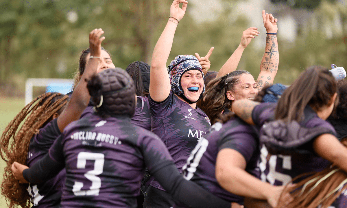 Time de Melina comemorando o título da Copa do Brasil de rugby XV brasil sevens