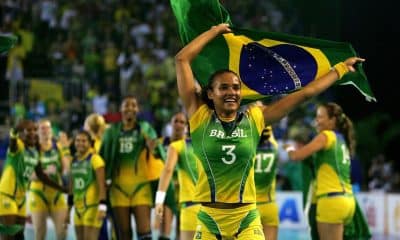 Alexandra Nascimento comemora a medalha de ouro no handebol feminino nos Jogos Pan-Americanos Rio-2007 mundial de handebol feminino