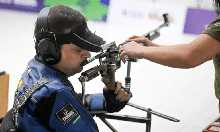 Atleta Alexandre Galgani em disputa no Circuito Paralímpico de tiro esportivo | Foto: Alexandre Loureiro/ CPB