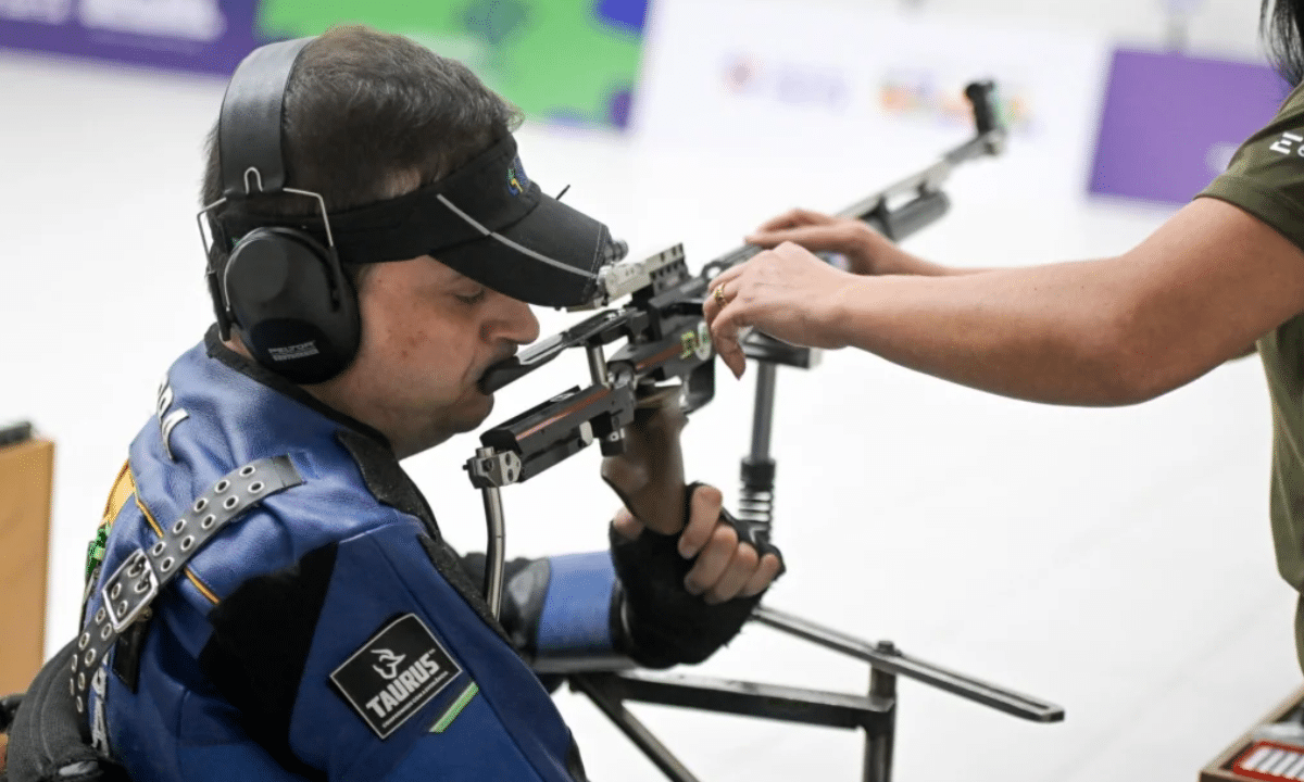 Atleta Alexandre Galgani em disputa no Circuito Paralímpico de tiro esportivo | Foto: Alexandre Loureiro/ CPB