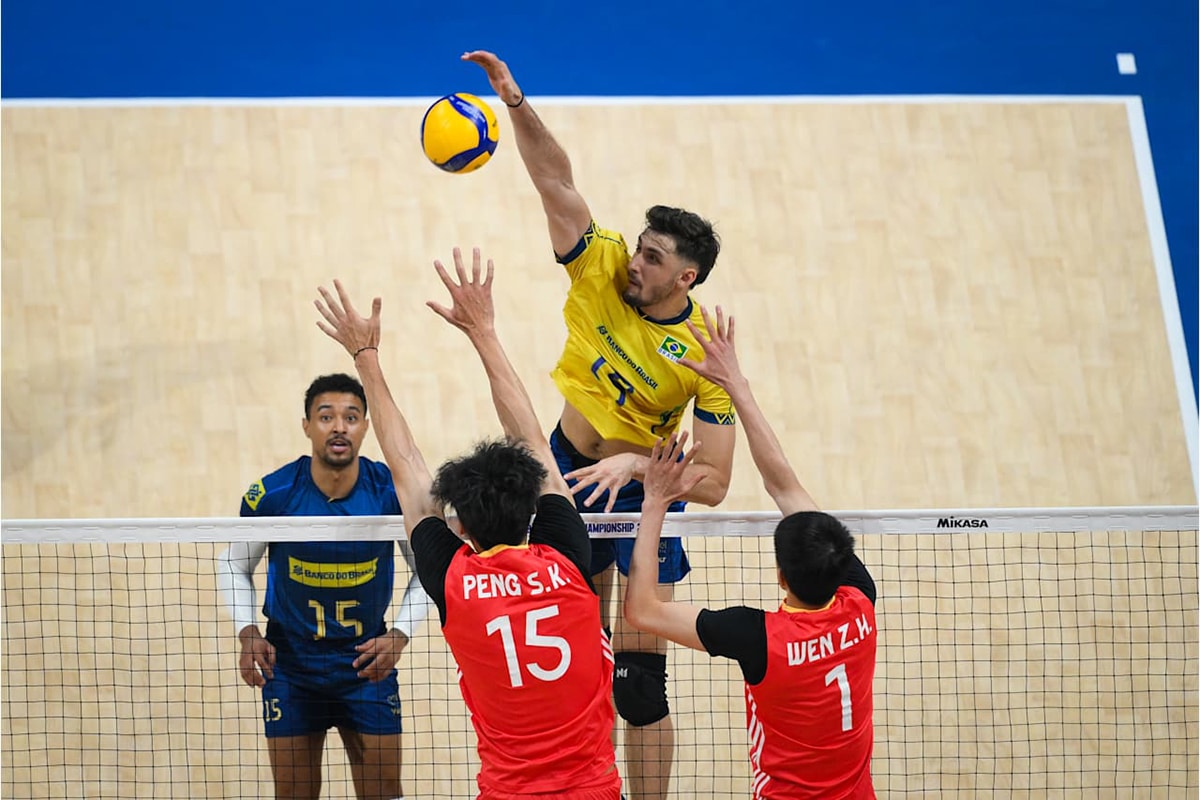 Na imagem, Arthur Bento, que foi um dos principais pontuadores do Brasil na virada contra a China.