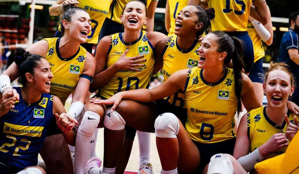 Brasileiras comemoram a vitória sobre a França e projetam a semifinal contra a Itália no Mundial de vôlei feminino