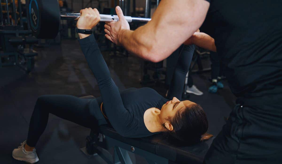 Como montar treinos seguros de musculação para iniciantes