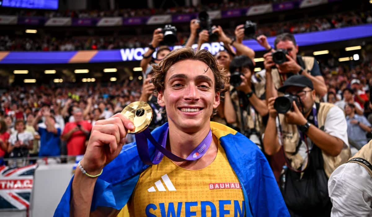 Duplantis comemora seu terceiro título mundial com a quebra do recorde mundial pela 14ª vez