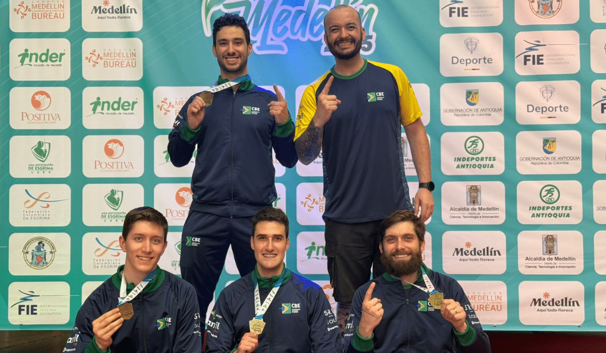 Brasil coqnuista o ouro na disputa por equipes masculino no Sul-Americano de esgrima