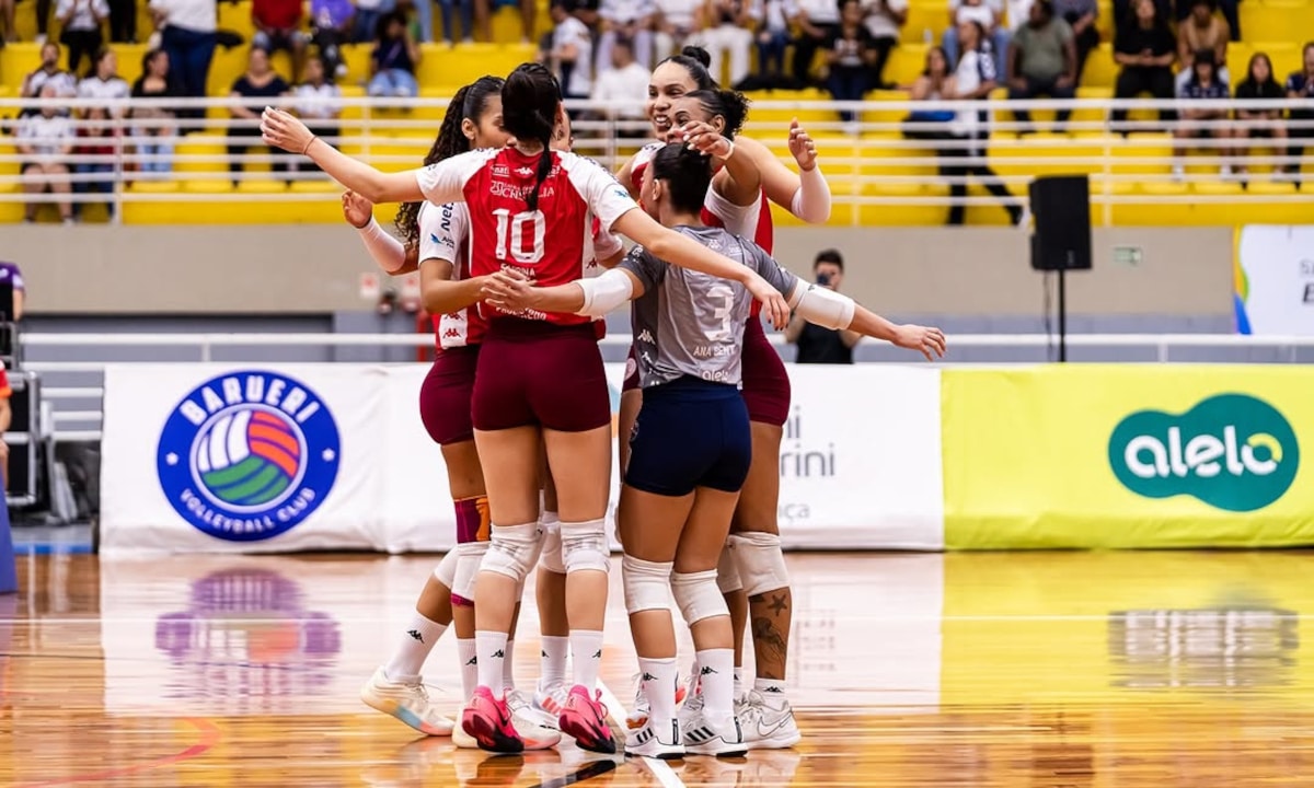 Jheovana comandou vitória do Paulistano Barueri sobre o Pinheiros pelo Paulista de vôlei feminino