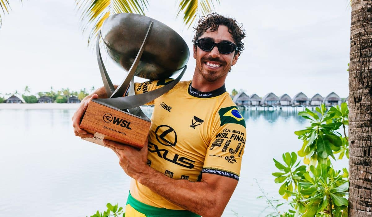 Yago Dora se tornou o quinto brasileiro campeão mundial de surfe