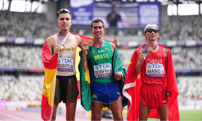 Caio Bonfim com os medalhistas dos 20km da marcha atlética do Mundial de Atletismo