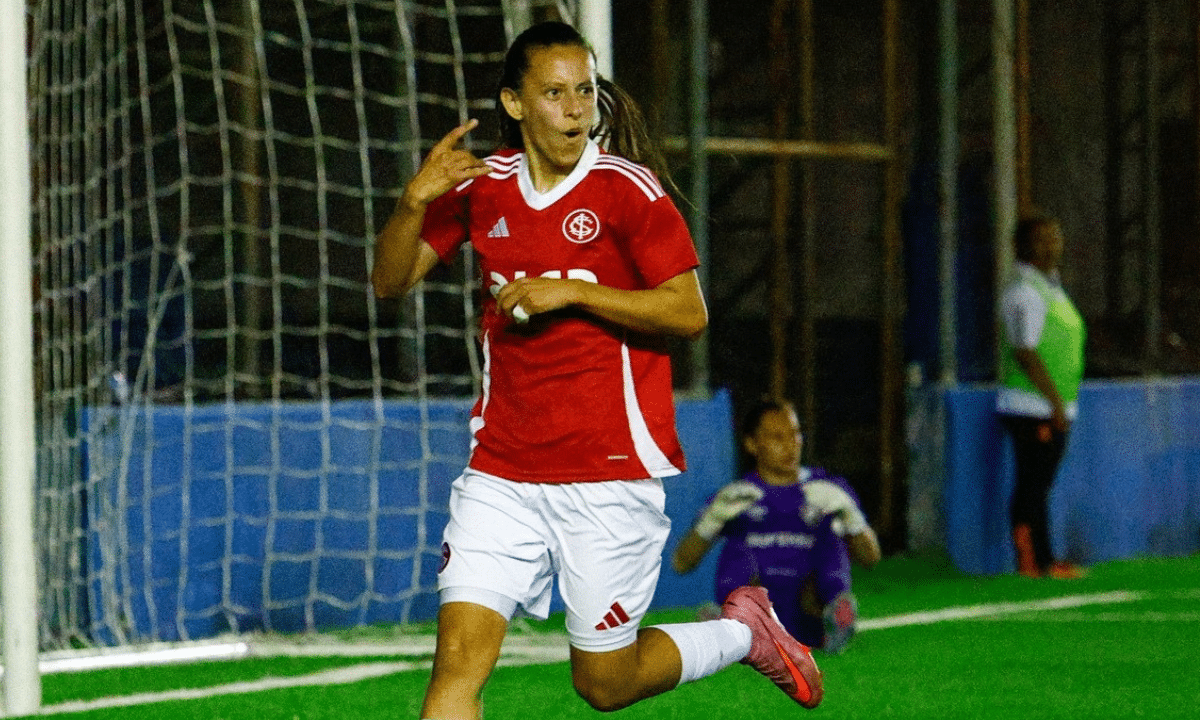 Belén Aquino comemora gol do Internacional na Copa do Brasil feminina contra o Fluminense