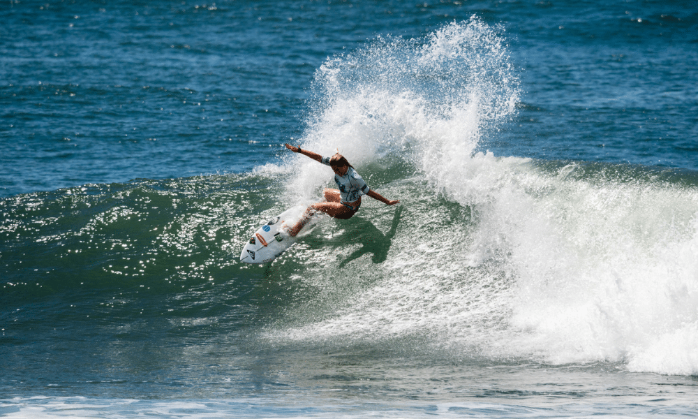 Laura Raupp ISA Games de surfe