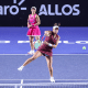 Laura Pigossi e Ingrid Martins na quadra do SP Open