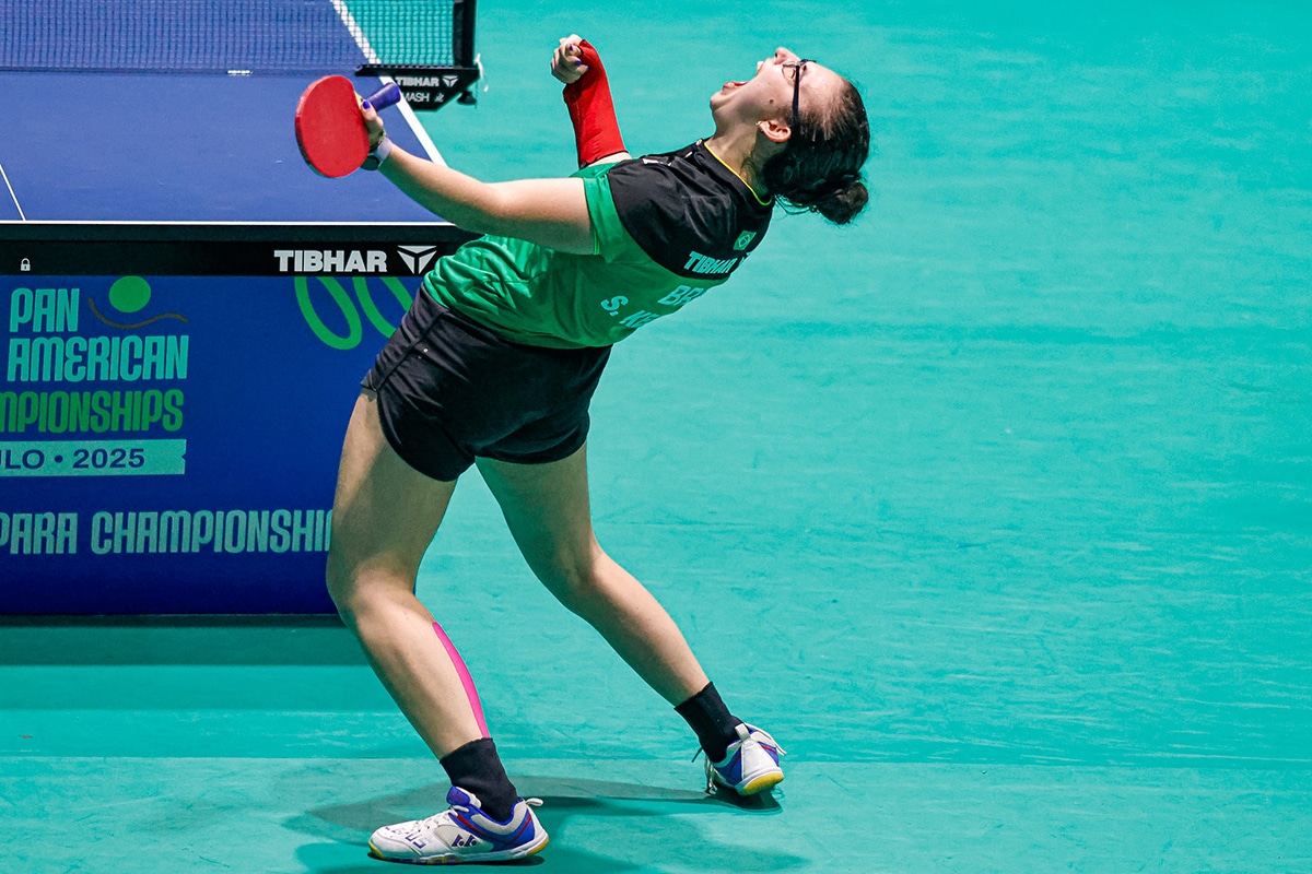 Na imagem, Sophia Kelmer extravasando com o grito que estava entalado contra a adversária chilena. ittf lasko tenis de mesa paralimpico