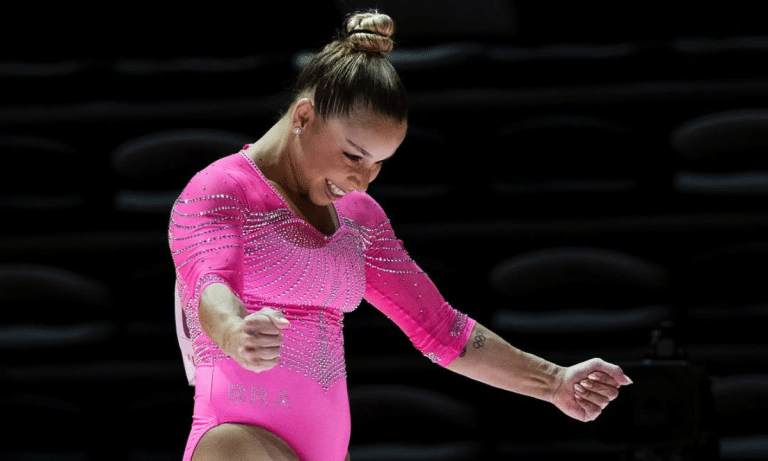 Flávia Saraiva celebra final no Mundial de Ginástica Artística