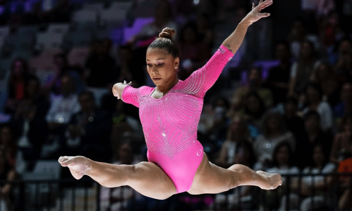 Flávia Saraiva vai bem na trave, mas fica em 4º lugar no Mundial de Ginástica - coreografia nova Asa Branca