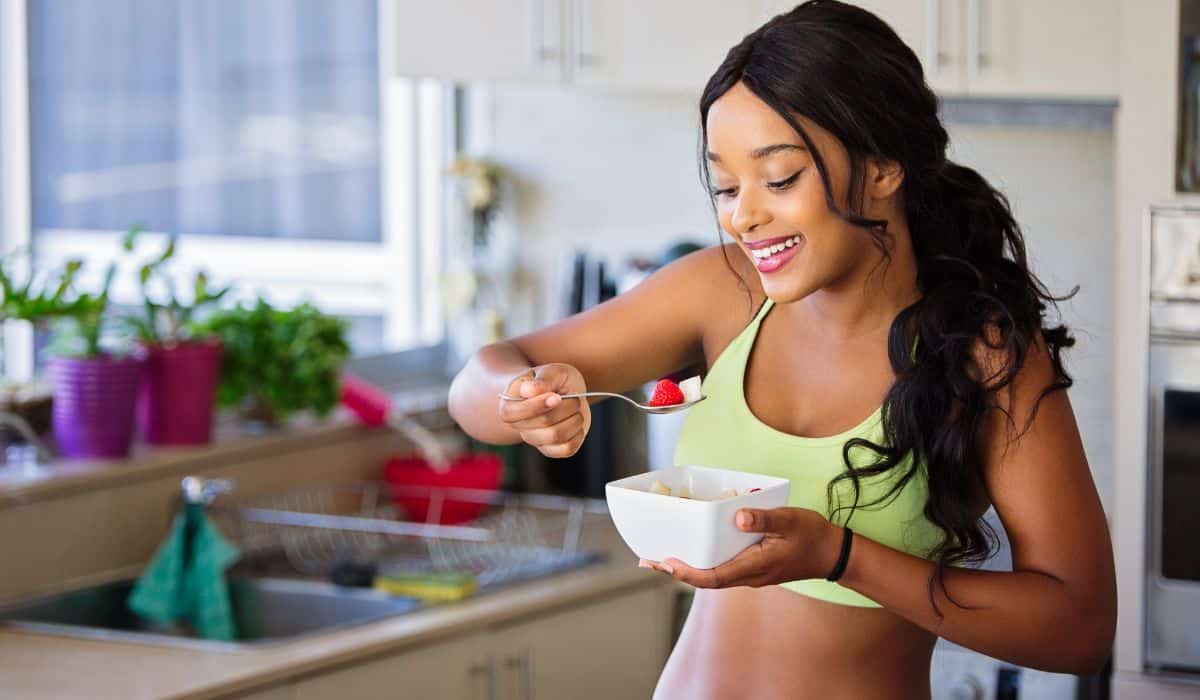 O que comer antes e depois do treino- guia completo