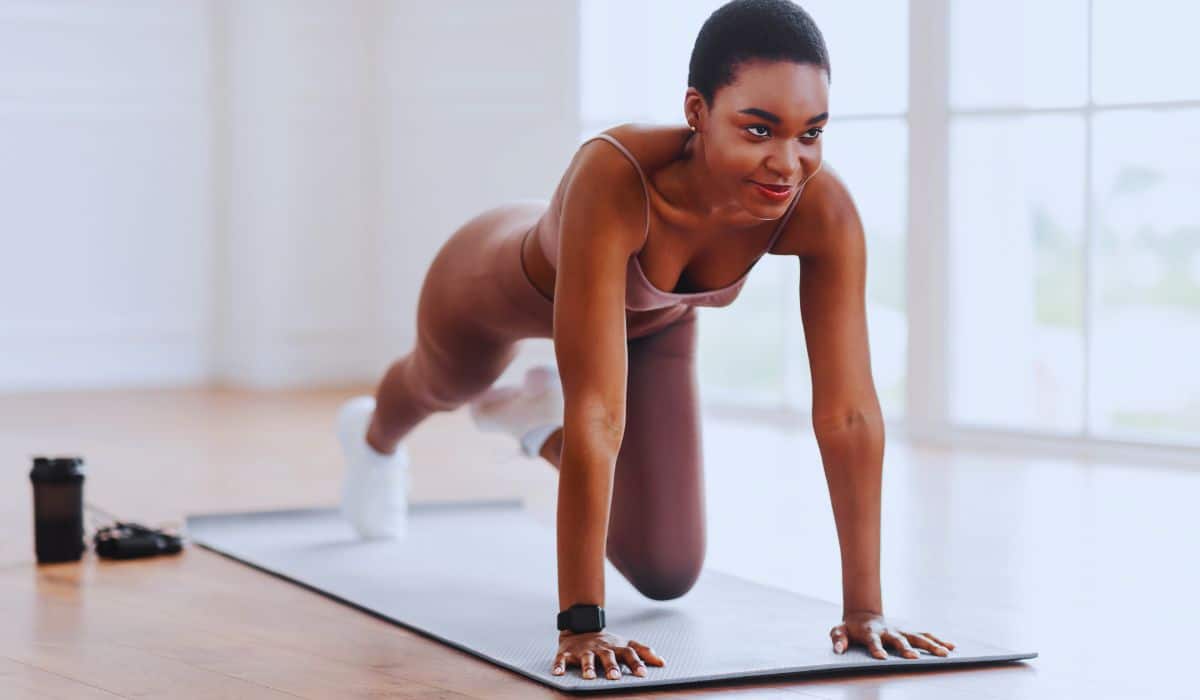 Top 10 exercícios com o peso do corpo para treinar em qualquer lugar