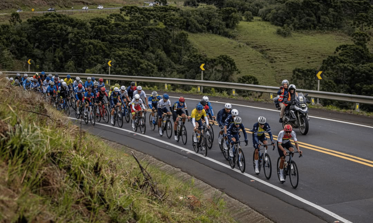 Volta de Santa Catarina francês leva a melhor sobre brasileiro na 3ª etapa