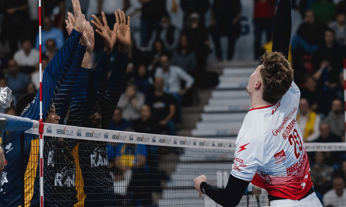 Lukas bergmann com a camisa do Piacenza