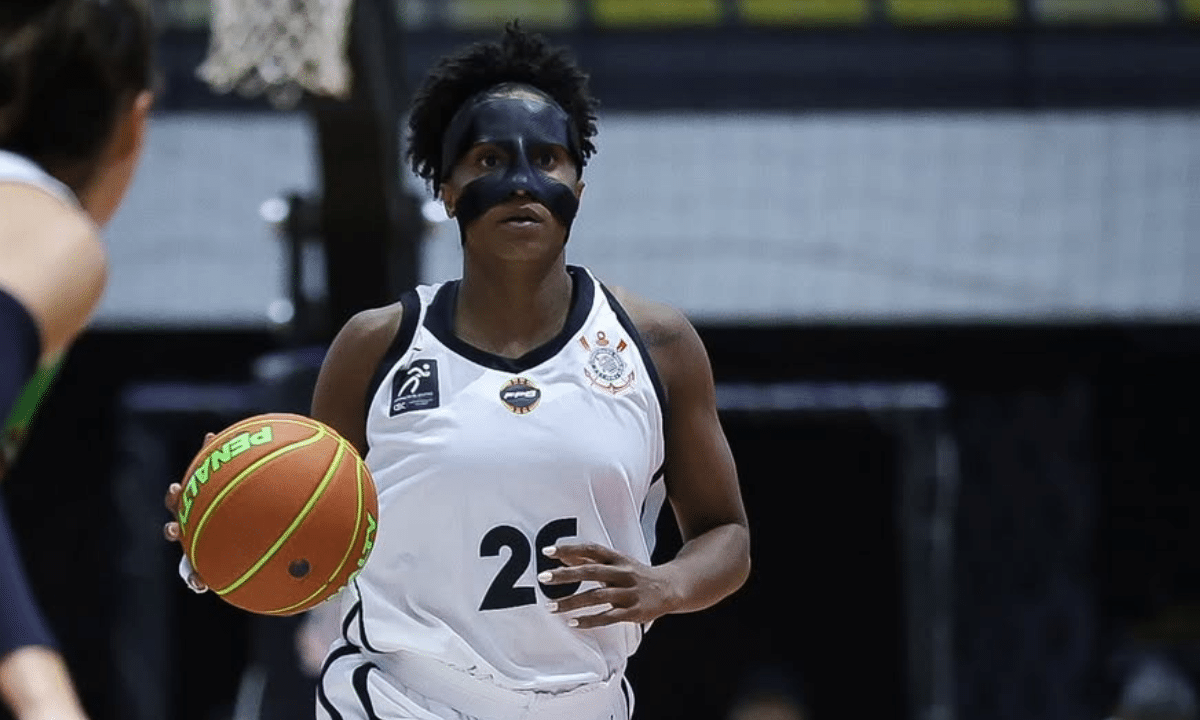 Thayná Silva no jogo entre Corinthians e Santo André no Paulista de basquete - volta de Sassá