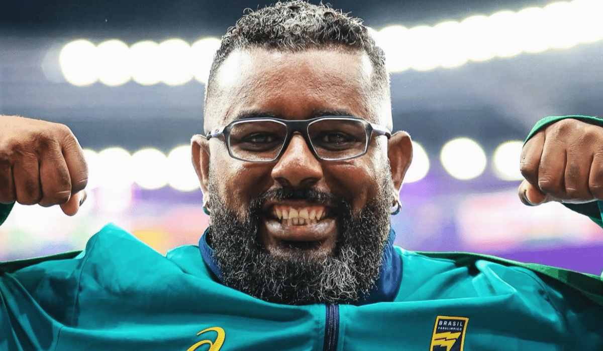 Thiago Paulino comemora prata em Paris
