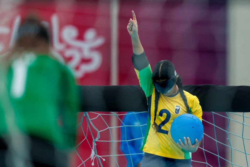 Na imagem, Brasil x México, no goalball, pelo Parapan de Jovens Santiago 2025.