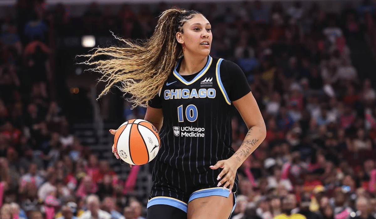 Mesmo com a boa partida, Kamilla Cardoso não conseguiu evitar a derrota do Chicago Sky. (Foto: Instagram @chicagosky)