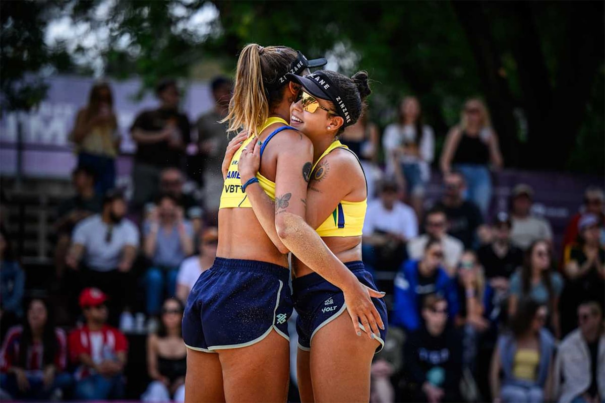 Na imagem, Thâmela e Vic comemorando mais uma vitória no Mundial.
