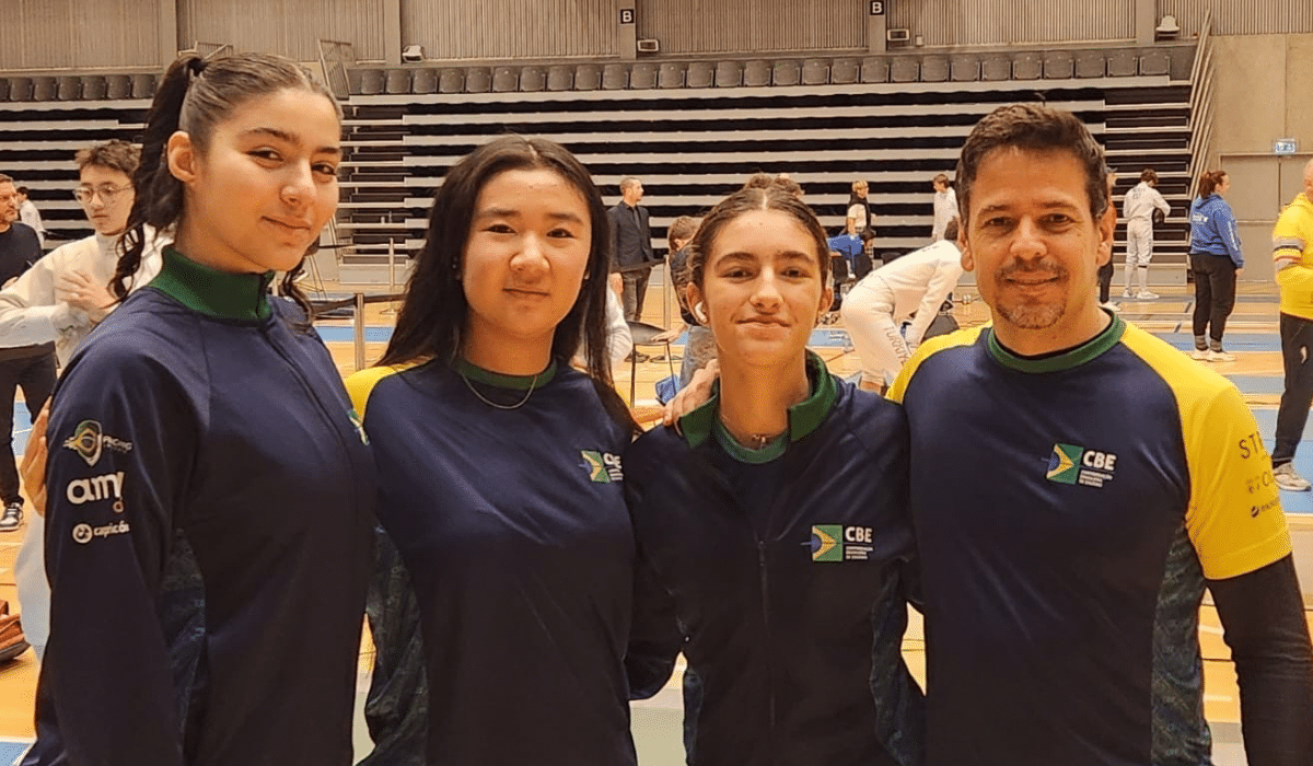 Equipe feminina cadete de espada - ESGRIMA