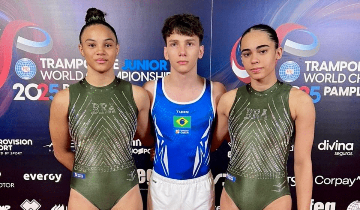 Arthur, Gabriela e Eduarda, da Ginástica de Trampolim Júnior.