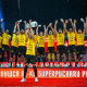Thales e companheiros do Luk Lublin levantam troféu da Supercopa da Polônia de vôlei masculino