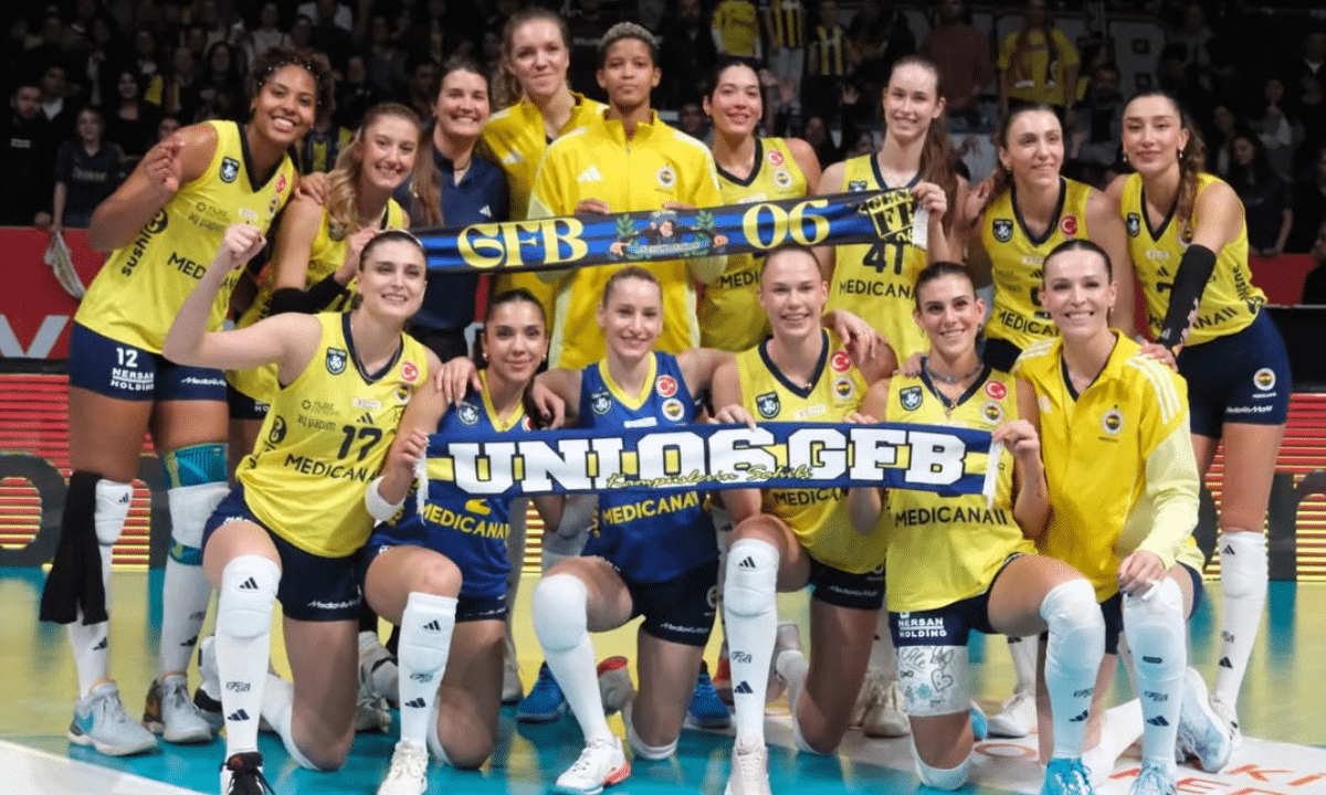 Ana Cristina marca 4 pontos em reestreia no Campeonato Turco