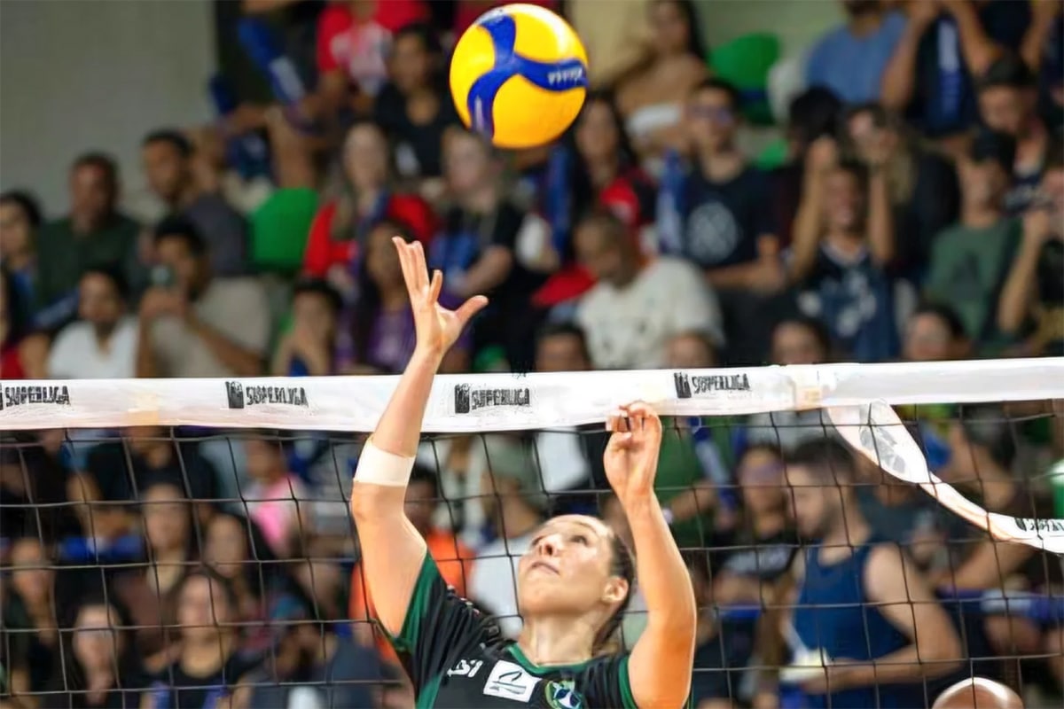 Na imagem, Ana Paula, levantadora do Brasília, que foi a melhor da partida contra o Paulistano/ Barueri.