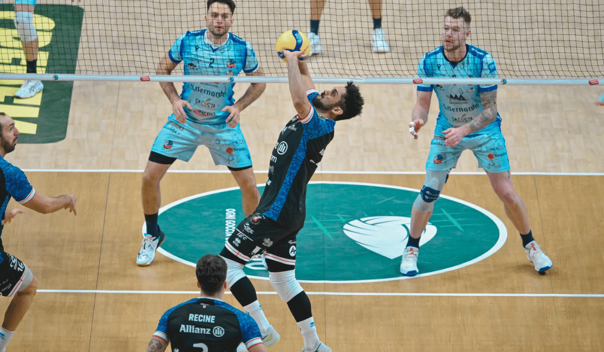 Fernando Cachopa venceu em duelo pela Liga Italiana de vôlei masculino (Foto: Alessandro Pizzi/Milano)