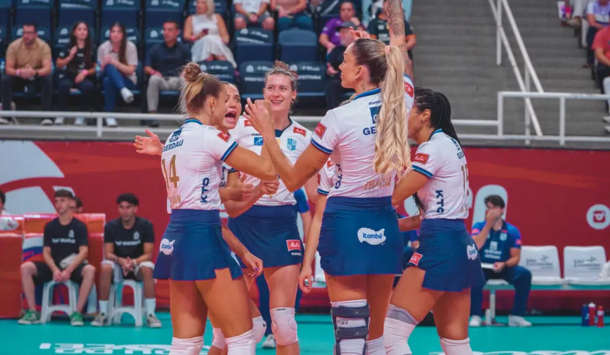 Minas venceu o Osasco fora de casa em cinco sets pela Superliga (Foto: Instagram @osascovoleibolclube-@carol_fotografia)