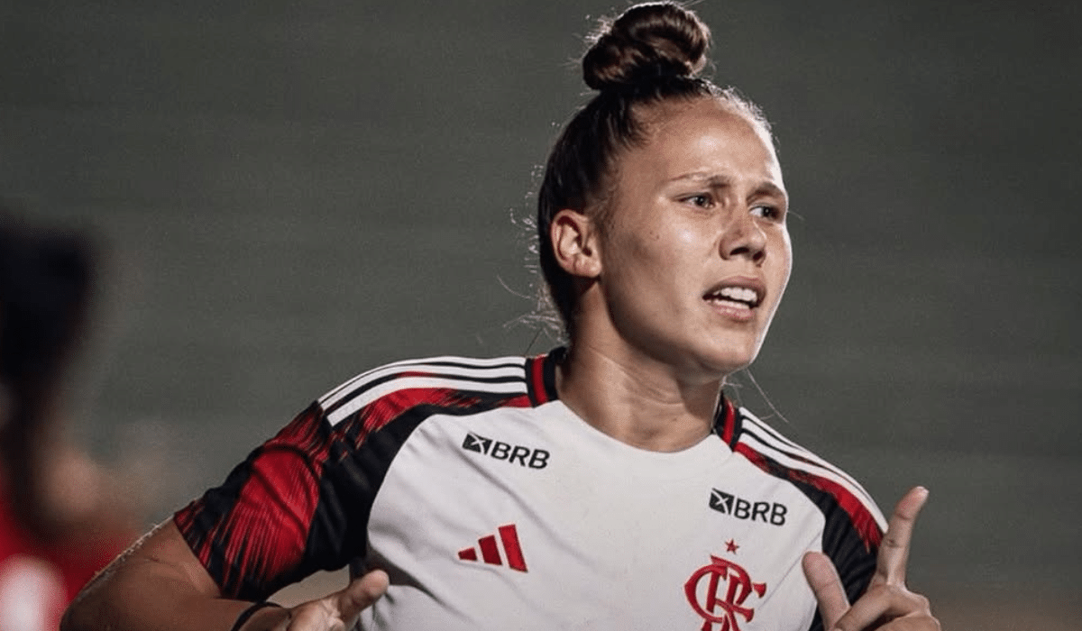 A artilheira Brendha marcou os dois gols da vitória do Flamengo sobre o Internacional (Foto: Instagram @flamengofutebolfeminino)