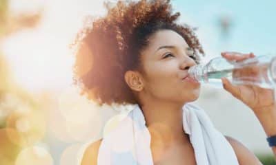 Hidratação inteligente- 5 sinais de que você está bebendo pouco