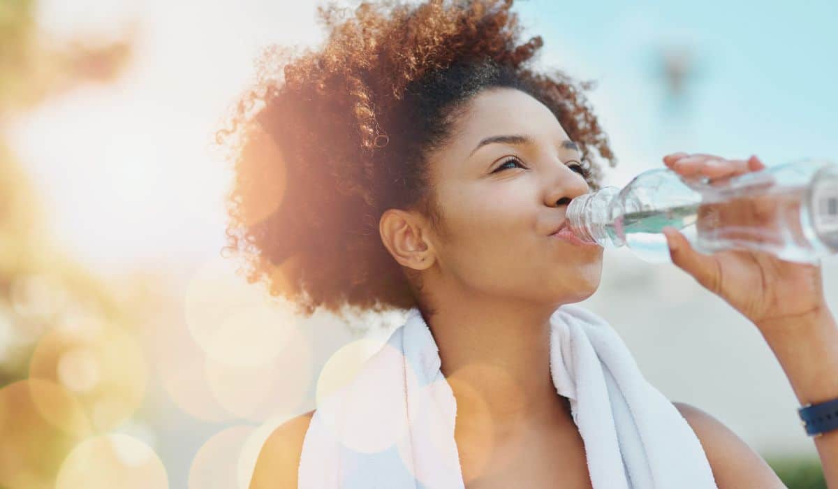 Hidratação inteligente- 5 sinais de que você está bebendo pouco