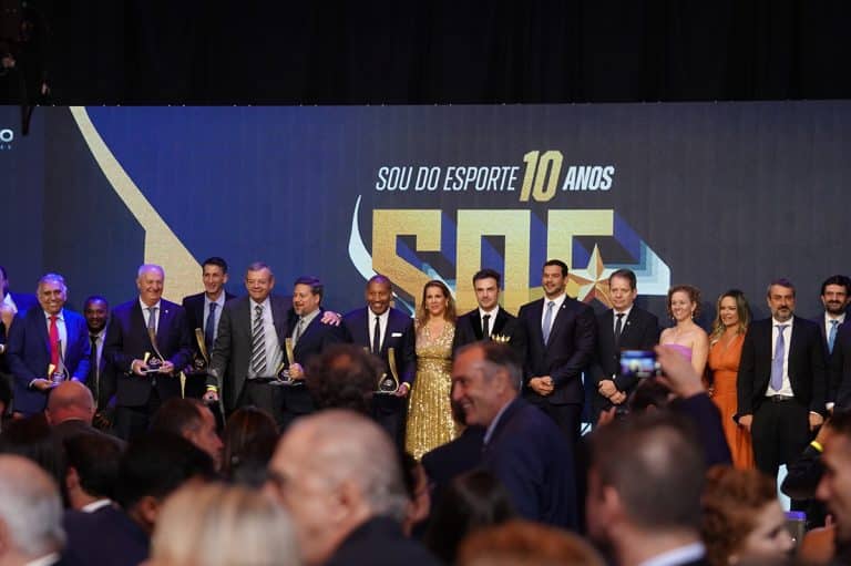 Na imagem, momento de reunião dos contemplados com o Prêmio Sou do Esporte.