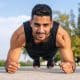 Treino completo com peso corporal para manter o ritmo nas férias