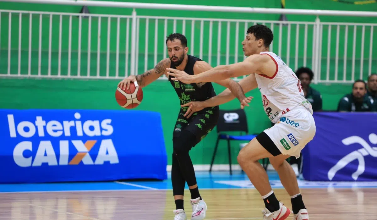 Bauru vence terceira consecutiva e embala no NBB