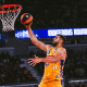 Tim Soares faz bandeja em jogo do Sydney Kings na NBL, a Liga Australiana de Basquete