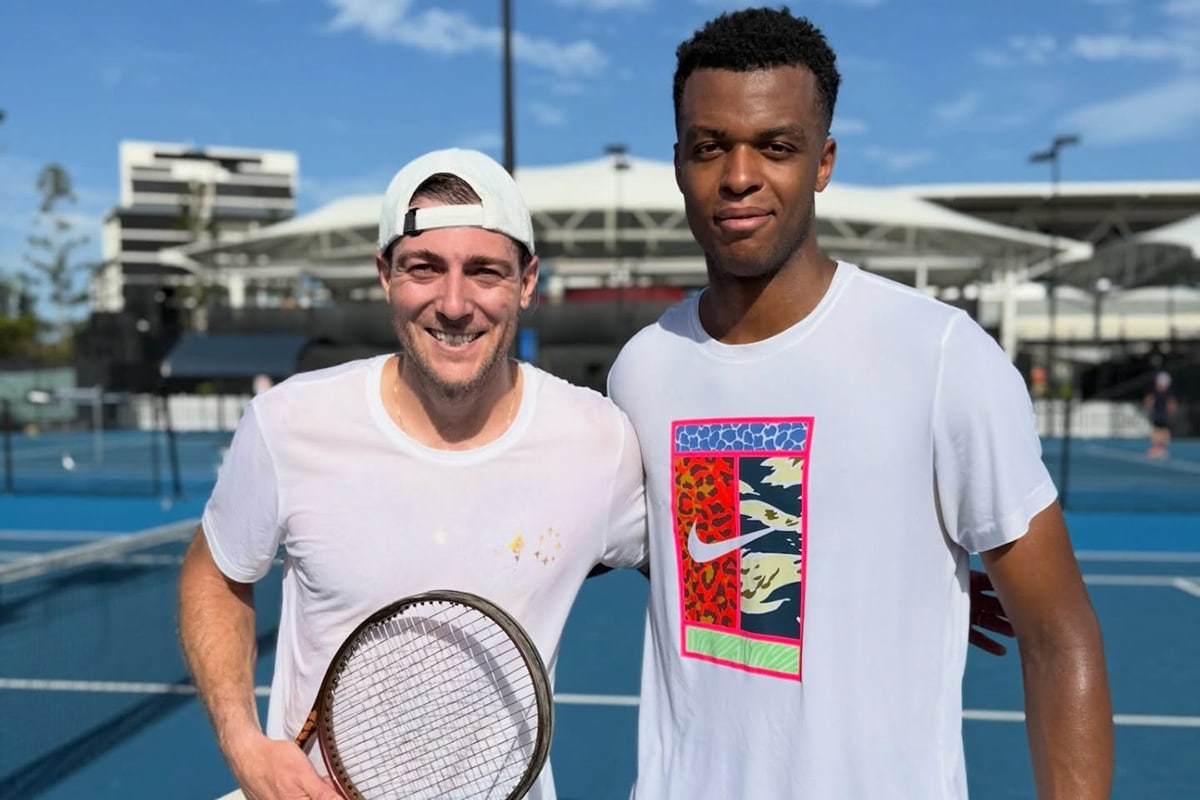 Na imagem, Marcelo Demoliner ao lado de Giovanni Mpetshi Perricard.