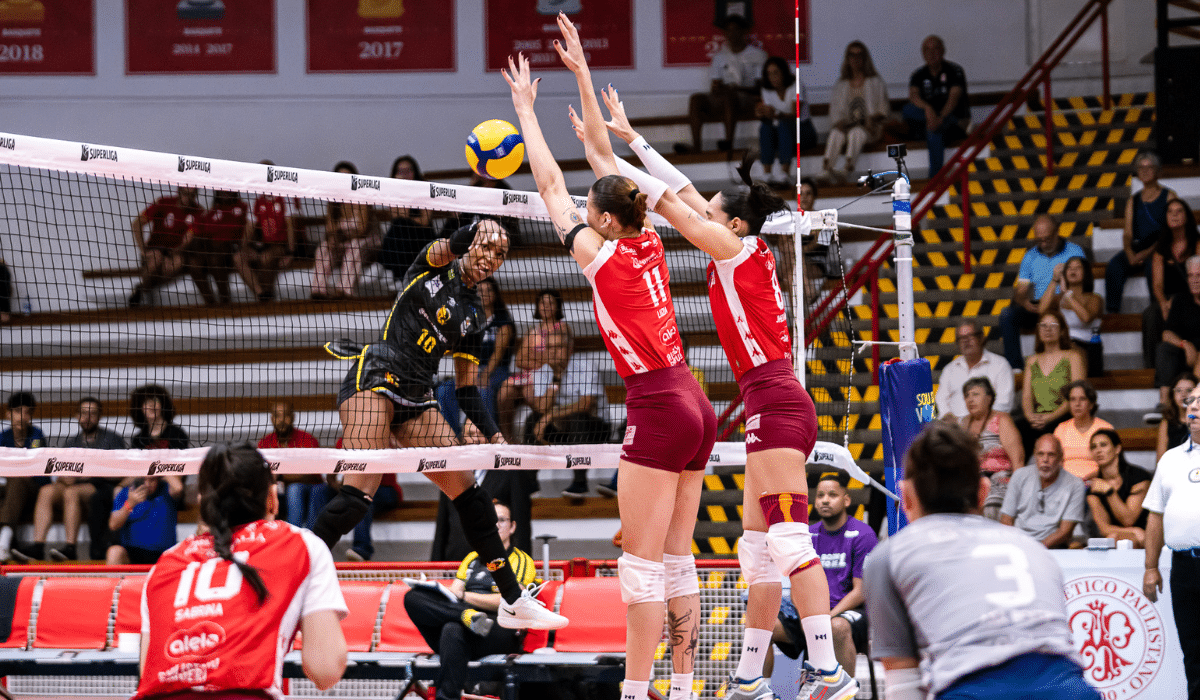 Luzia marcou sete pontos de bloqueio dos 14 que fez no total e ganhou prêmio de melhor em quadra (Foto: Fernanda Georges/Paulistano Barueri)
