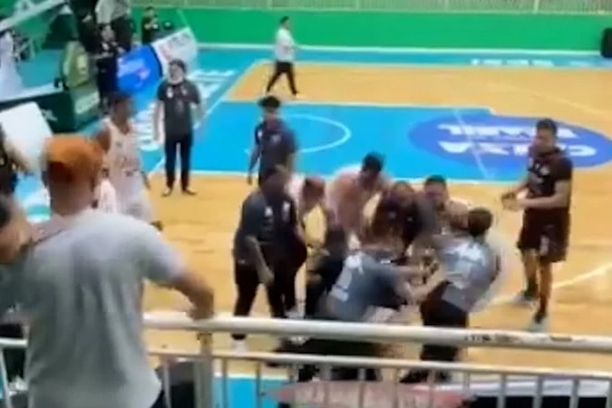 Na imagem, um dos momentos da confusão de dirigentes do Pato Basquete, que terminou com punição da LNB.